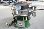 600型三次元振動篩，產量可達500kg/h。